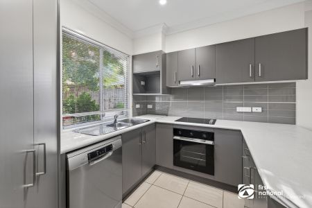 MODERN THREE BEDROOM TOWNHOUSE IN BEAUTIFUL POCKET OF ORMISTON. NB RENT TO INCREASE TO $720 TWO MONTHS AFTER LEASE COMMENCES. - Photo 2