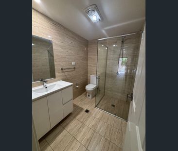 Cosy 3 Bedroom home - Close to Nepean Hospital - Photo 5