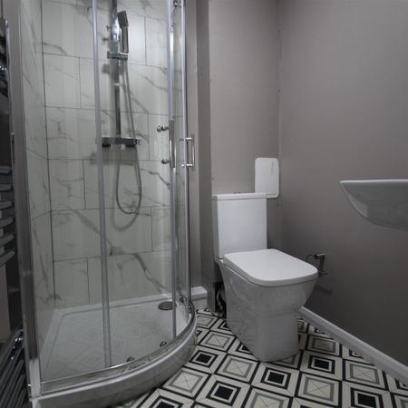 4 bedroom apartment to rent - Photo 4