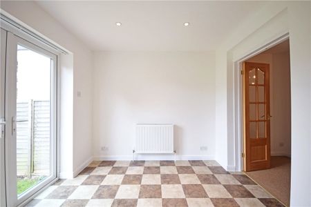 Well presented 3 bedroom semi-detached house to rent in Cambridge offering excellent access to the City centre, Science Park, A14 & M11. GCH. Local amenities close by. Driveway parking for 2/3 cars. Unfurnished. - Photo 3