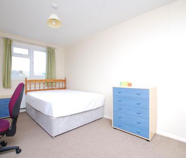 4 bedroom end of terrace house to rent - Photo 5