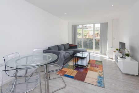 Embankment House - Photo 4