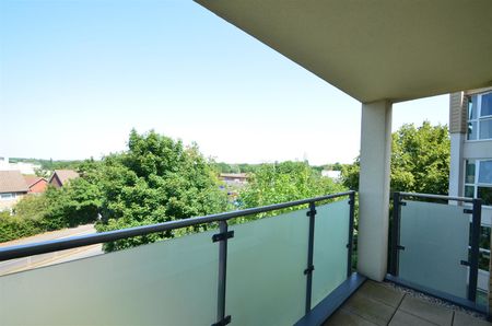 Walsham Court, Perkins Gardens, Ickenham, UB10 - Photo 3