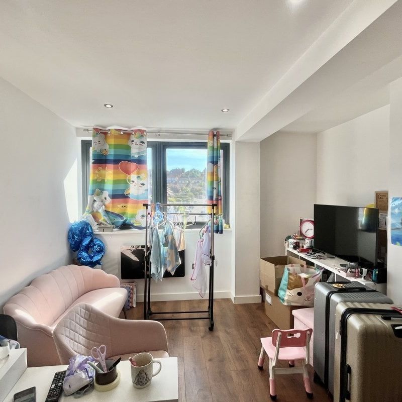 Carlton Square - Photo 1
