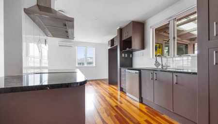 Coastal Charm & Freshly Renovated Space - Photo 5