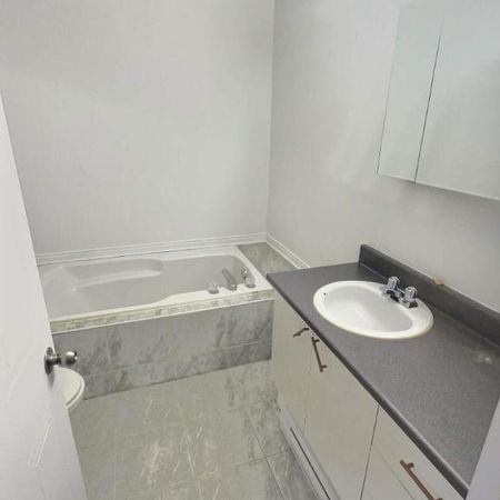 2 CH - 1 SDB - Charlemagne - $1,495 /mo - Photo 4