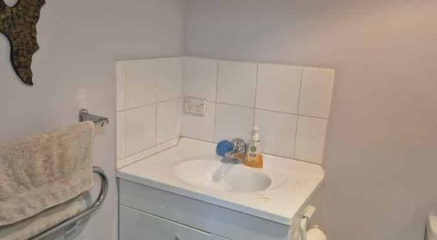 Chic 1BR Flat in New Windsor! - Photo 1