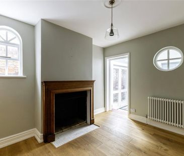 2 bedroom end of terrace house to rent - Photo 2