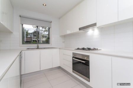 Stunning 4-Bed, 2-Bath Terrace Home + Resort-Style Amenities - 88 Lakeview Drive, Cranebrook - Photo 4