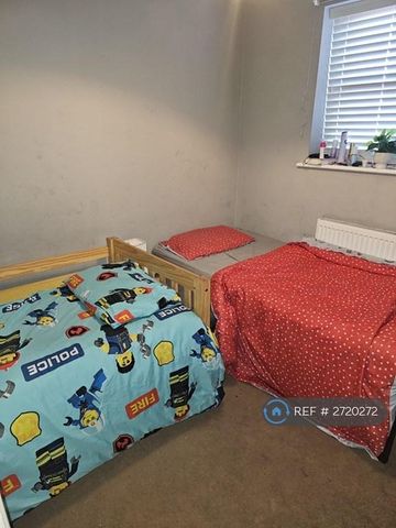 3 bedroom semi-detached house to rent - Photo 3