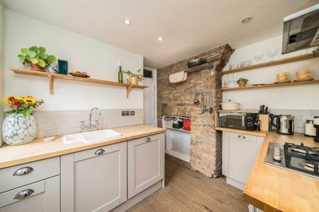 Vicarage Crescent, SW11, London - Photo 4