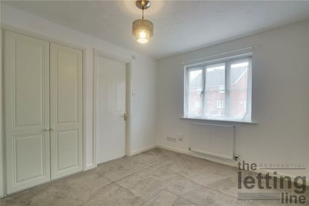 Rossington Close, Enfield, Middlesex, EN1 4LN - Photo 4
