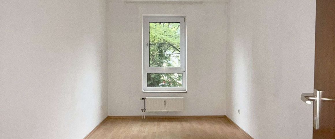 WBS ERFORDERLICH! SCHÖNE 3-ZIMMERWOHNUNG MIT BALKON IM 1.OG IN BARMEN - Foto 1