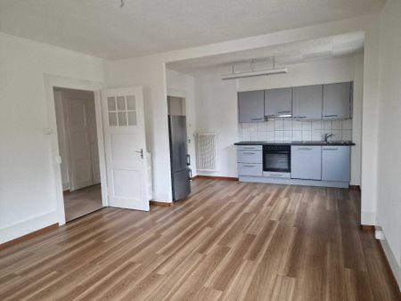 APPARTEMENT DE 3 PIECES AU 1ER ETAGE AVEC BALCON - Foto 2