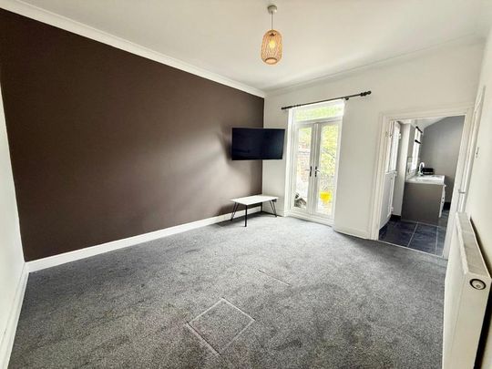 4 bedroom terraced house to rent - Photo 1