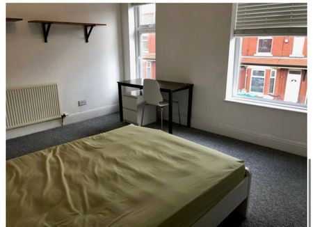 Room in a Shared House, Deramore Street, M14 - Photo 2