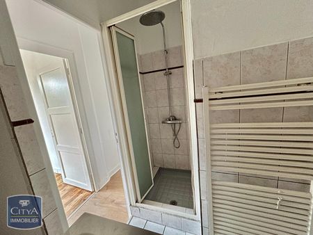 Location Appartement 4 pièces 69m² ST ETIENNE 42000 - Photo 2