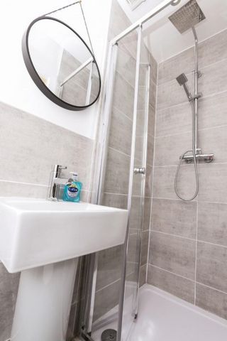 4 bedroom House To Rent - Photo 4