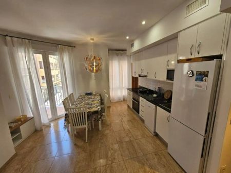 Piso de alquiler en Calle Valdés, Barrio del Centro - Foto 2