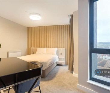 2 bedroom flat to rent - Photo 2
