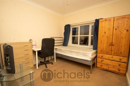 3 bedroom apartment to rent - Photo 3