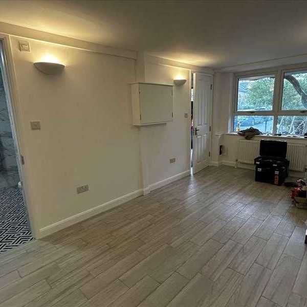 Commondale, Putney, SW15 - Photo 1