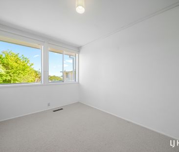 12 Millhouse Crescent, Higgins ACT, Belconnen - Photo 5