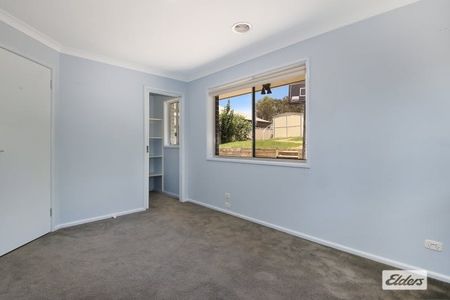 Large 5 Bedroom Home - Photo 3