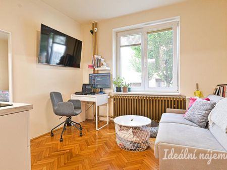 Pronájem bytu 1+kk 20 m2 - Photo 2