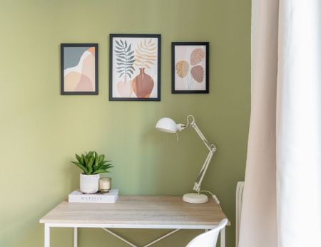 Cozy room with balcony in Cuatro Caminos - Photo 3