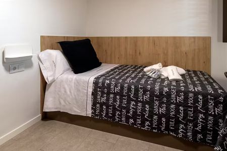 Carrer de Sant Donís, Valencia, Valencian Community 46003 - Photo 2