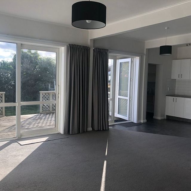 Charming 2BR Home in Lower Hutt - Photo 1