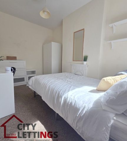 4 bedroom terraced house to rent - Photo 2