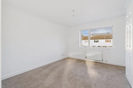 4 bedroom terraced house to rent - Photo 3