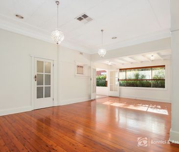 THE CEDAR - CHARACTER, SPACE AND CENTRAL CONVENIENCE - Photo 4
