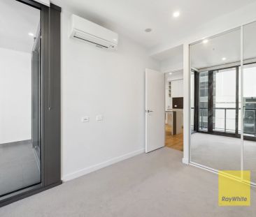 City Central Unfurnished Apartment with Resort-Style Amenities - Photo 4