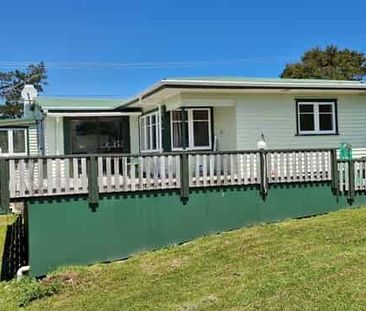 Glen Eden. Worth a Look - Photo 1