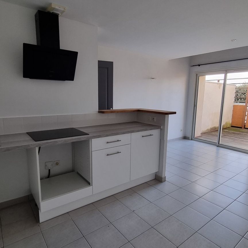 Location Appartement 2 pièces 46m² GALLARGUES LE MONTUEUX 30660 - Photo 1