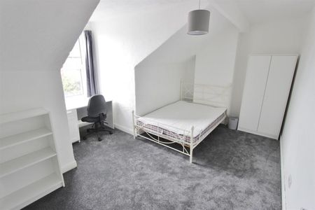 6 bedroom House To Let - Photo 3