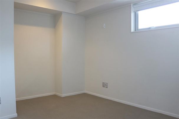 3 Bedroom Furnished Central City Apartment - Photo 1