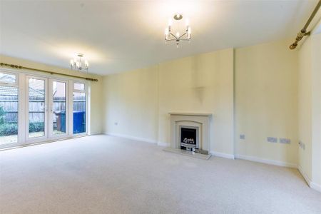 4 bedroom detached house to rent - Photo 2