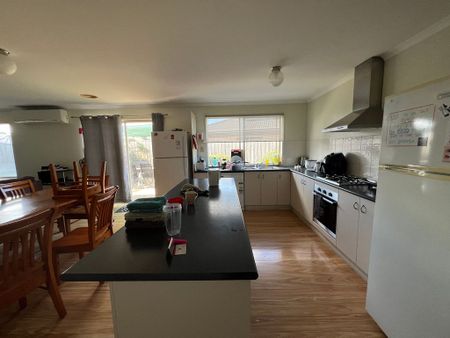 SHARE HOUSE – 1 ROOM AVAILABLE - Photo 5