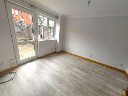1 bedroom semi-detached house to rent - Photo 4