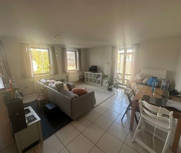 Gunstig gelegen 2 slaapkamer duplex appartement met garage. - Photo 4