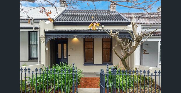 Stylish terrace in the heart of Glebe - Photo 1
