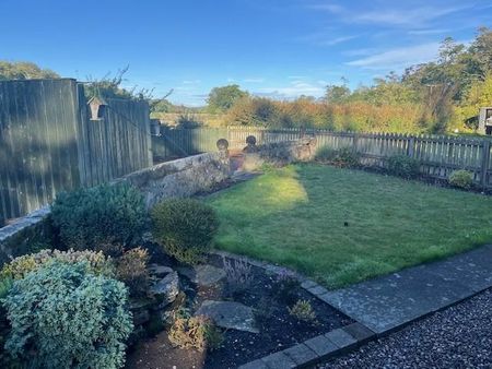 2 bedroom semi-detached house to rent - Photo 5