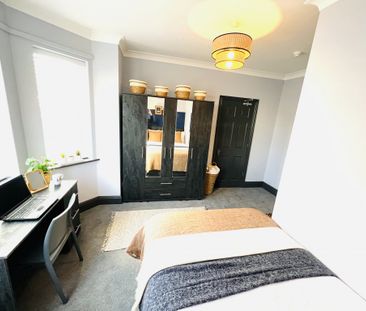 BEDROOM 1 – WOLSEY SUIT – LARGE ENSUITE DOUBLE - Photo 5