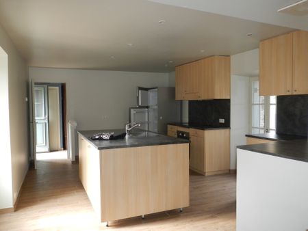 Location Maison 7 pièces 143m² LA CELLE LES BORDES 78720 - Photo 4