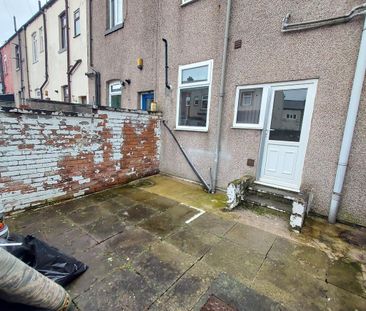 2 bedroom terraced house to rent - Photo 4