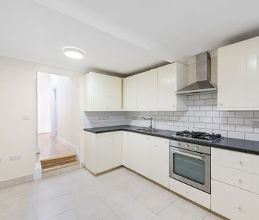 Graveney Road, SW17, London - Photo 1